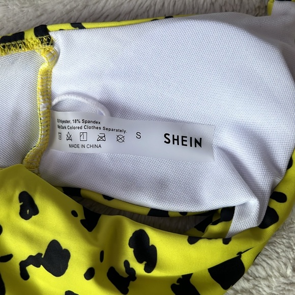 bikini top and bikini bottoms - Picture 2 of 3